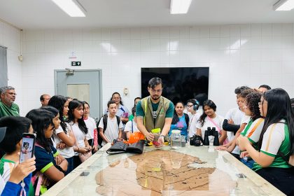 Prefeitura de Manaus realiza aula de preservação à natureza para alunos de escola municipal 