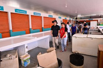 Prefeito David Almeida vistoria etapa final da revitalização da feira do São Jorge e anuncia entrega nesta quinta-feira, 24/4