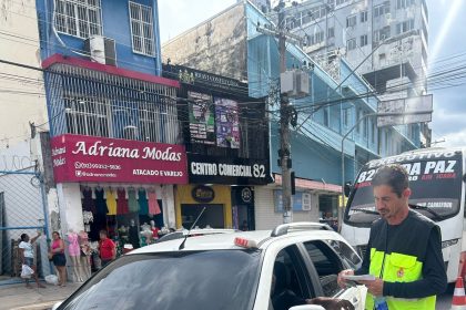 Prefeitura de Manaus realiza operação de fiscalização de transporte de passageiros e cargas no Centro