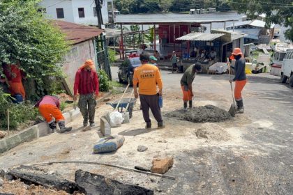 Frente de obra da prefeitura avança no Colônia Antônio Aleixo com a conclusão da drenagem profunda e reconstrução da calçada