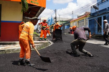 Prefeitura atende solicitação de moradores e leva serviços de recuperação asfáltica para via do bairro Cidade Nova