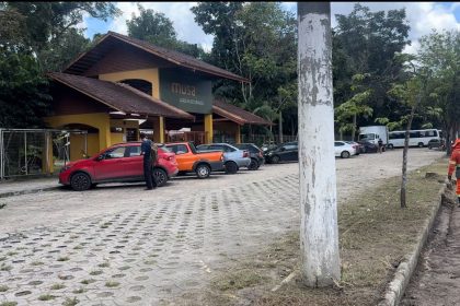 Prefeitura realiza ação de limpeza na área de acesso ao Musa e reforça compromisso com espaços públicos de Manaus