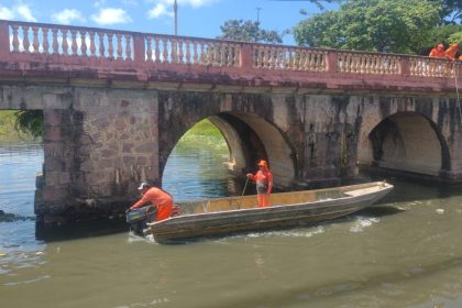 Prefeitura de Manaus intensifica limpeza no igarapé do Mestre Chico no bairro Educandos