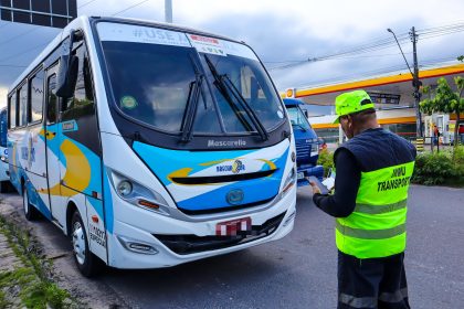Prefeitura de Manaus realiza operação ‘Transporte Legal’ e apreende veículos irregulares