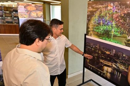 Prefeito David Almeida prestigia exposição fotográfica no 1º aniversário do mirante Lúcia Almeida