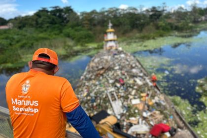 Prefeitura inicia nova força-tarefa de limpeza nos igarapés para evitar avanço do lixo ao rio Negro