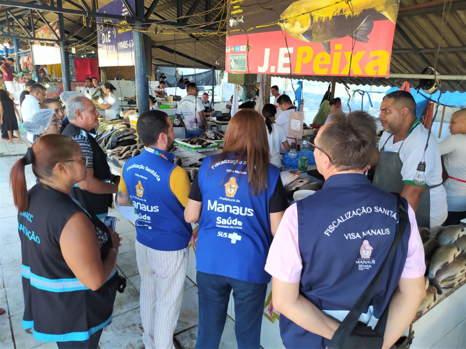 Visa Manaus conclui operação ‘Semana Santa’ com orientações a comerciantes da feira do Produtor