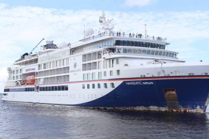 Temporada de Cruzeiros 2024/2025: Hanseatic Nature atraca em Manaus com mais de 400 turistas