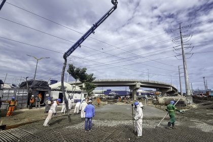Prefeitura de Manaus inicia concretagem da maior laje do complexo viário Rei Pelé e chega a 95% da obra concluída