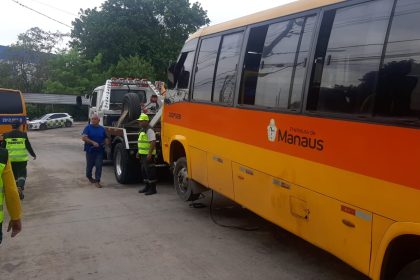 Prefeitura apreende micro-ônibus de motorista com CNH suspeita de ser falsa