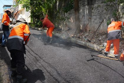 Prefeitura intensifica recuperação viária no bairro Raiz