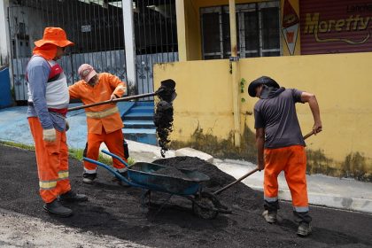 Prefeitura finaliza recuperação de rede de drenagem e inicia asfaltamento em rua no São Francisco