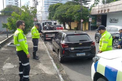 Prefeitura de Manaus remove 38 veículos estacionados irregularmente em três dias de fiscalização