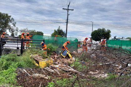 Prefeitura de Manaus retira 50 toneladas de lixo no Alvorada em grande mutirão