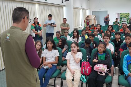 Estudantes da rede municipal participam de ação ambiental da Prefeitura de Manaus