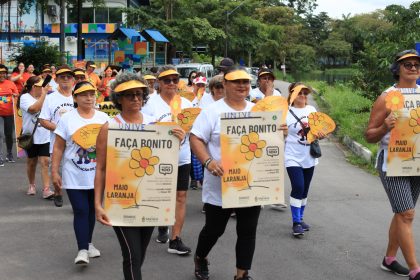 Prefeitura de Manaus promove caminhada de conscientização sobre o ‘Maio Laranja’ na zona Sul