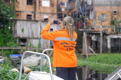 Prefeitura de Manaus realiza operação de monitoramento da orla da capital em meio à cheia do rio Negro