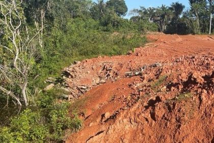 Ipaam autua empreendimentos por extração ilegal de argila no Careiro e embarga 3,5 mil hectares em áreas