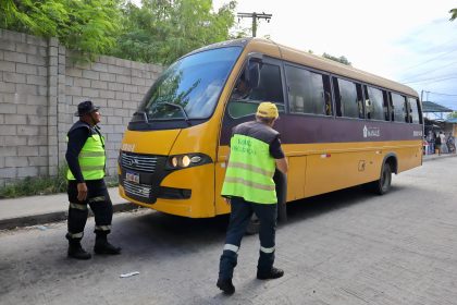 Prefeitura de Manaus realiza fiscalização em transporte complementar no Distrito Industrial