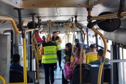 Prefeitura de Manaus faz ação educativa no Terminal 5, no São José