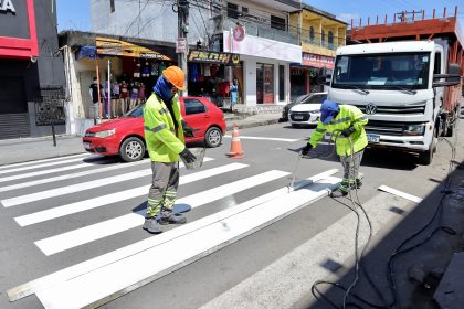 Prefeitura de Manaus avança na implantação de sinalização viária no bairro Novo Aleixo