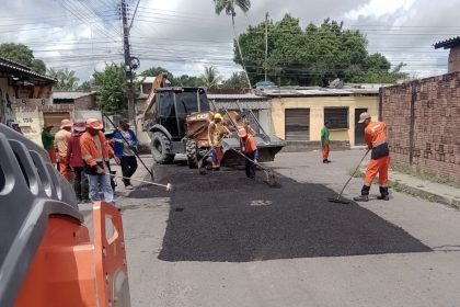 Prefeitura de Manaus realiza serviços de infraestrutura nas zonas Norte e Leste 