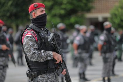 Caem crimes de roubos de celular, a ônibus e pedestres no Amazonas