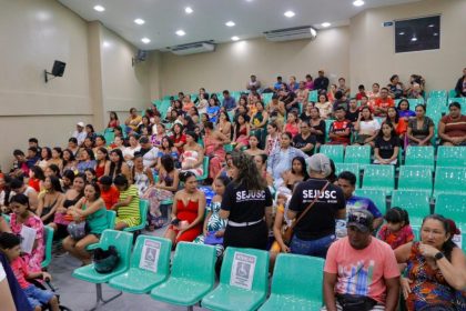 Governo do Amazonas entrega kits de bebês e cestas de alimentos para grávidas em situação de vulnerabilidade, em Parintins