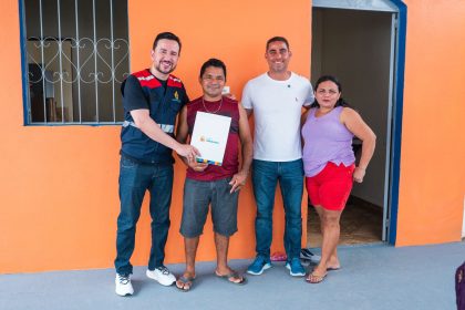 Prefeitura de Manaus entrega 17 casas reformadas no Dia do Trabalhador e transforma vidas em comunidades da capital