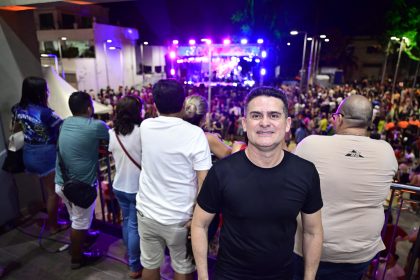 Prefeito David Almeida celebra o Dia das Mães com show de José Augusto e reforça valorização das famílias e o fortalecimento do centro histórico