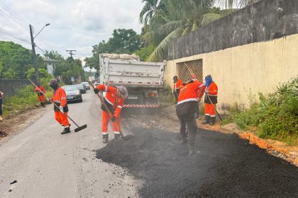 Prefeitura de Manaus contempla trecho do bairro Flores com os serviços de recuperação asfáltica