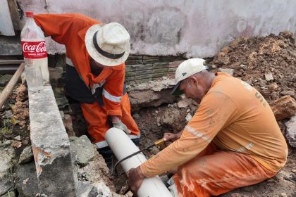 Prefeitura realiza manutenção e substituição de tubos em rede de drenagem no bairro Raiz