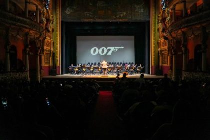 Orquestra de Violões e Coral do Liceu encantam o público no Teatro Amazonas com espetáculo de trilha de filmes e séries