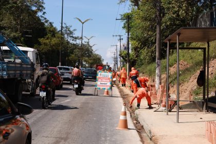 Prefeitura de Manaus atua em alargamento de calçada da avenida Rodrigo Otávio