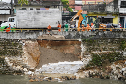 Prefeitura de Manaus realiza obra de contenção da encosta do igarapé da avenida Brasil