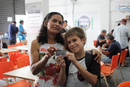 Auxílio Estadual e Prato Cheio garantem autonomia e segurança alimentar de mães e filhos no Amazonas