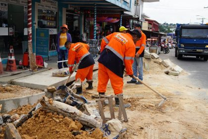 Prefeitura de Manaus atua em recuperação estrutural de via no bairro Novo Aleixo