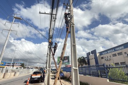 Prefeitura de Manaus atua em remanejamento de postes e avança nas obras do Complexo Viário Rei Pelé