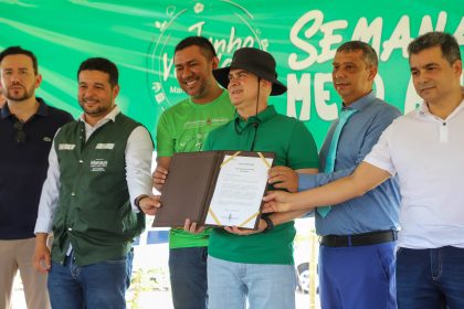 Prefeito David Almeida lança ações com foco em reflorestamento urbano, adesão aos ODS e logística reversa nas escolas municipais