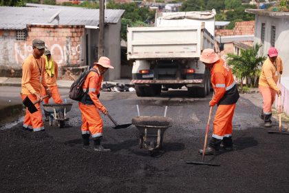 Prefeitura de Manaus avança com ‘Mutirão no Bairro’ e beneficia mais ruas no Tancredo Neves