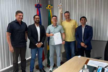 Prefeito David Almeida sanciona lei que institui o Dia Municipal do Farmacêutico em Manaus