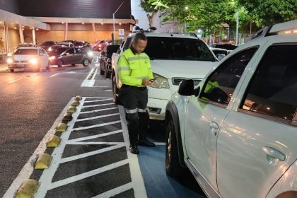 Prefeitura autua 38 motoristas por uso irregular de vagas especiais em shoppings da zona Centro-Sul