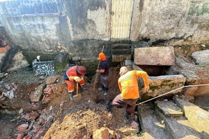 Prefeitura de Manaus recupera rede de drenagem profunda e escada em concreto no centro da cidade