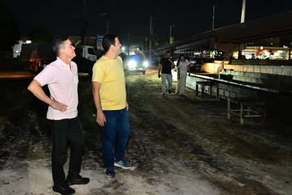Prefeito David Almeida libera pistas e vistoria asfaltamento de túneis do complexo Rei Pelé na noite desta segunda-feira, 16