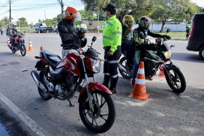 Operação integrada realizada pela Prefeitura fiscaliza veículos pesados e motocicletas
