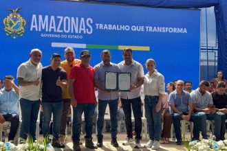 ADS formaliza contrato do Preme, repassa cheque a feirantes e doa produtos e equipamentos em Autazes