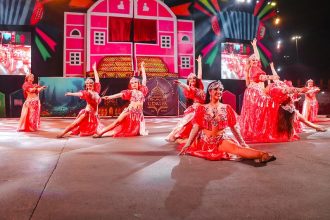 Quadrilhas cômicas, danças regionais e afro-brasileiras encantam o público na quarta noite de festival