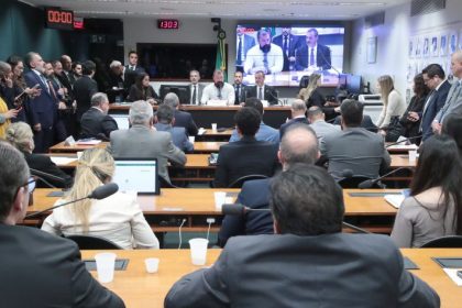 Diretor da Polícia Federal rebate acusações de uso político da instituição