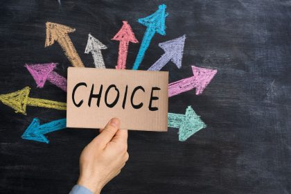 Entre Justos e Ímpios: Escolhas Que Moldam Destinos