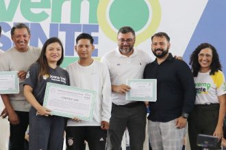 Governo Presente: “Agora posso seguir meu sonho de ser professor”, celebra aluno ao receber certificado do Ensino Médio